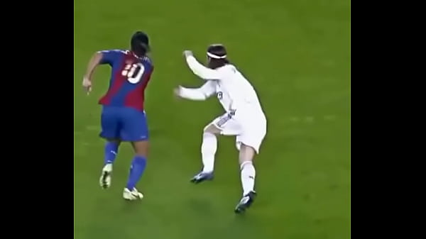 Ronaldinho stinks in general when dribbling