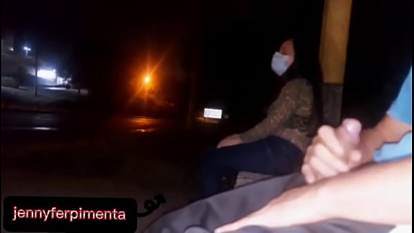 serious!! I run the risk of putting my dick in front of this young woman waiting for the bus... how will she react?